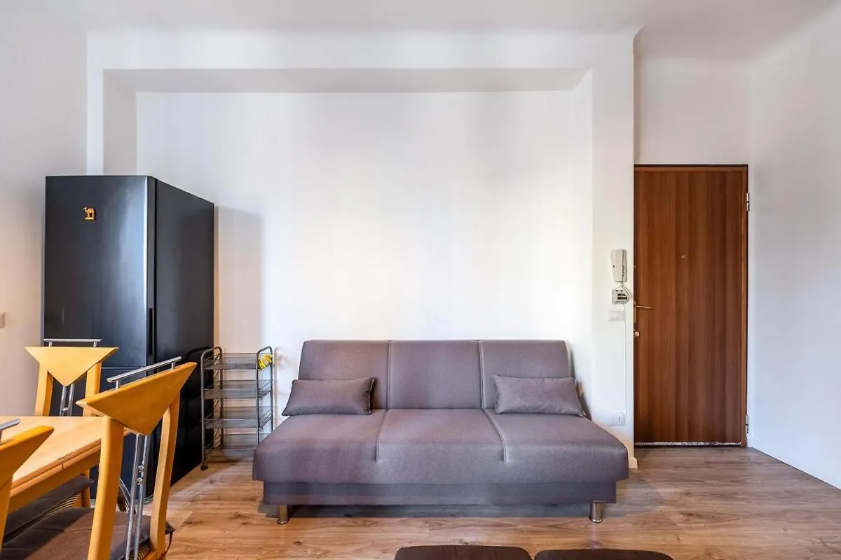 Spacious And Bright Apartment In Porta Vittoria Milano İtalya