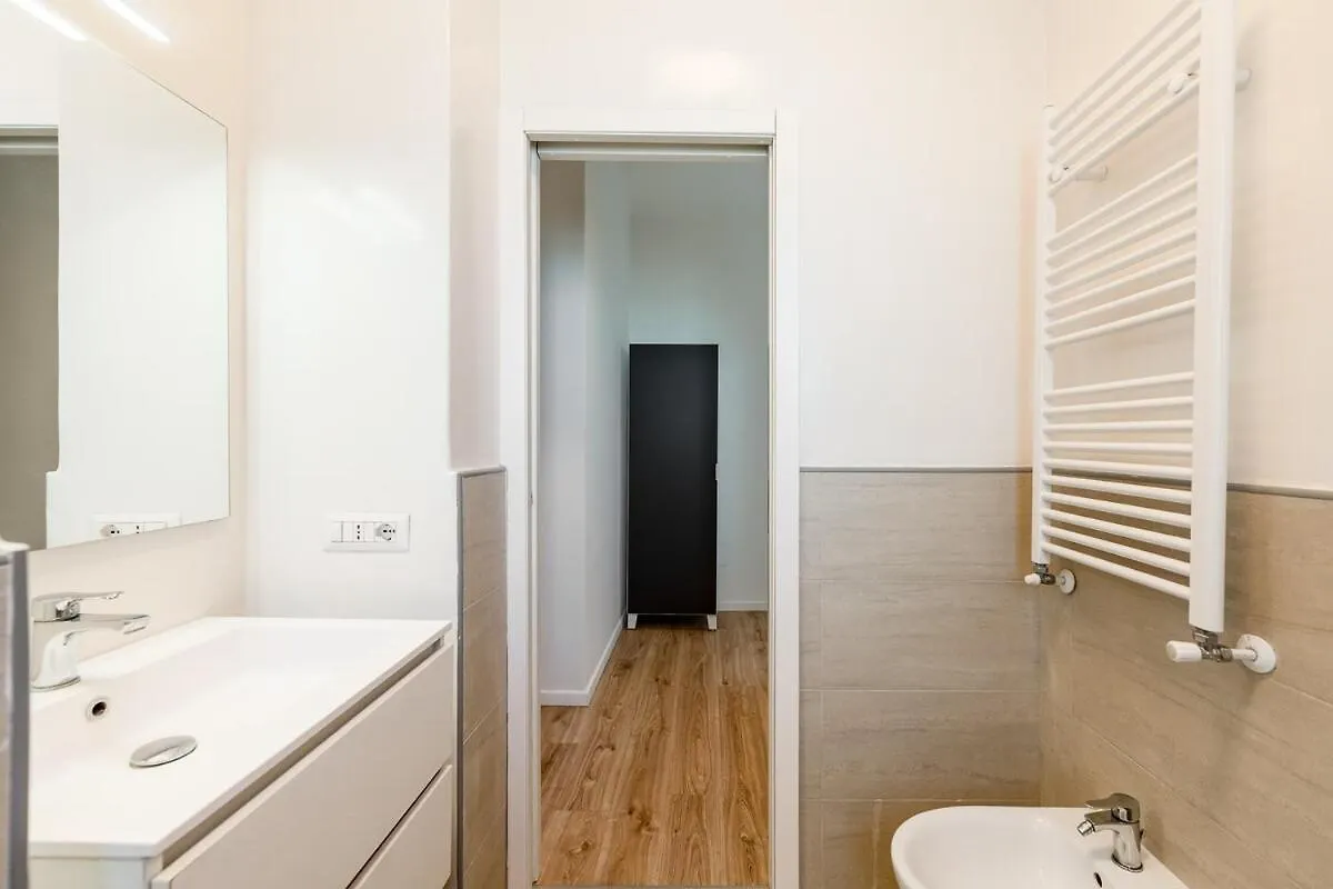 Spacious And Bright Apartment In Porta Vittoria Milano