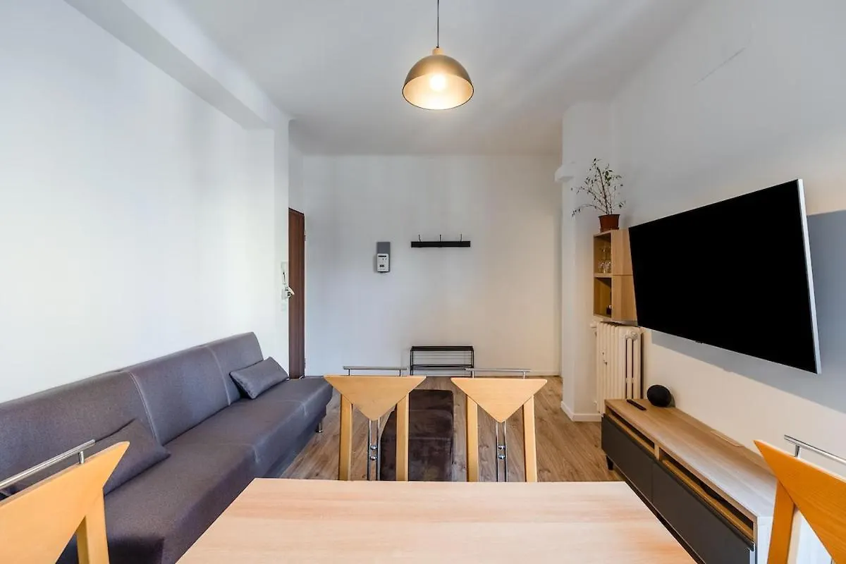 Spacious And Bright Apartment In Porta Vittoria Milano